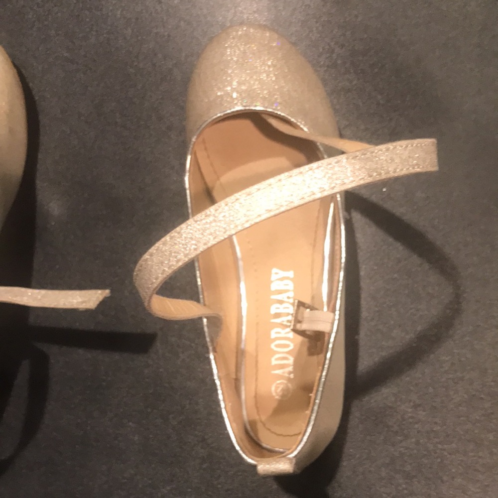 adorable little shoes - Picture 2 of 8